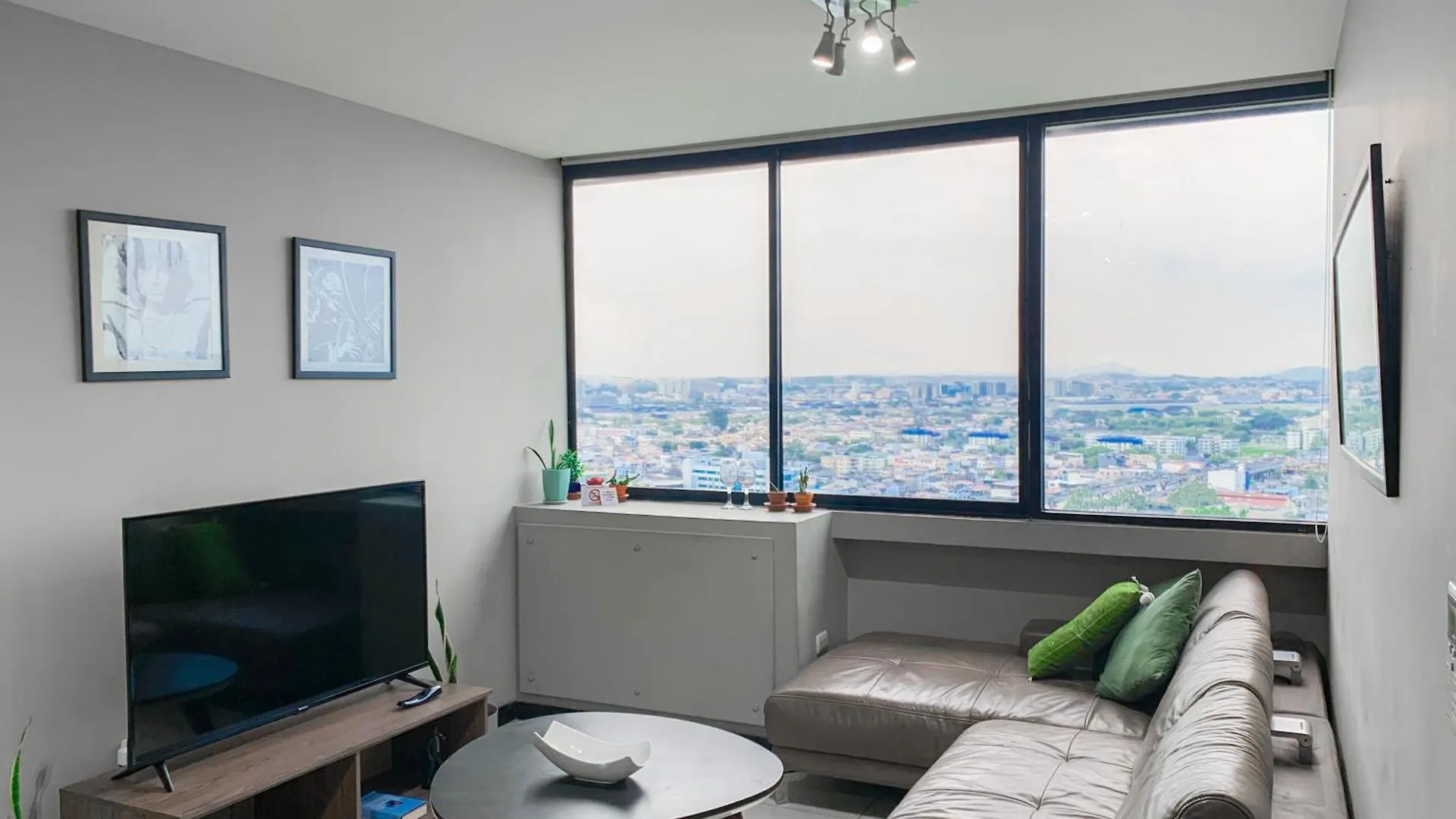 Suite Vista Al Rio En El Mejor Lugar De Guayaquil Ecuador 0*,