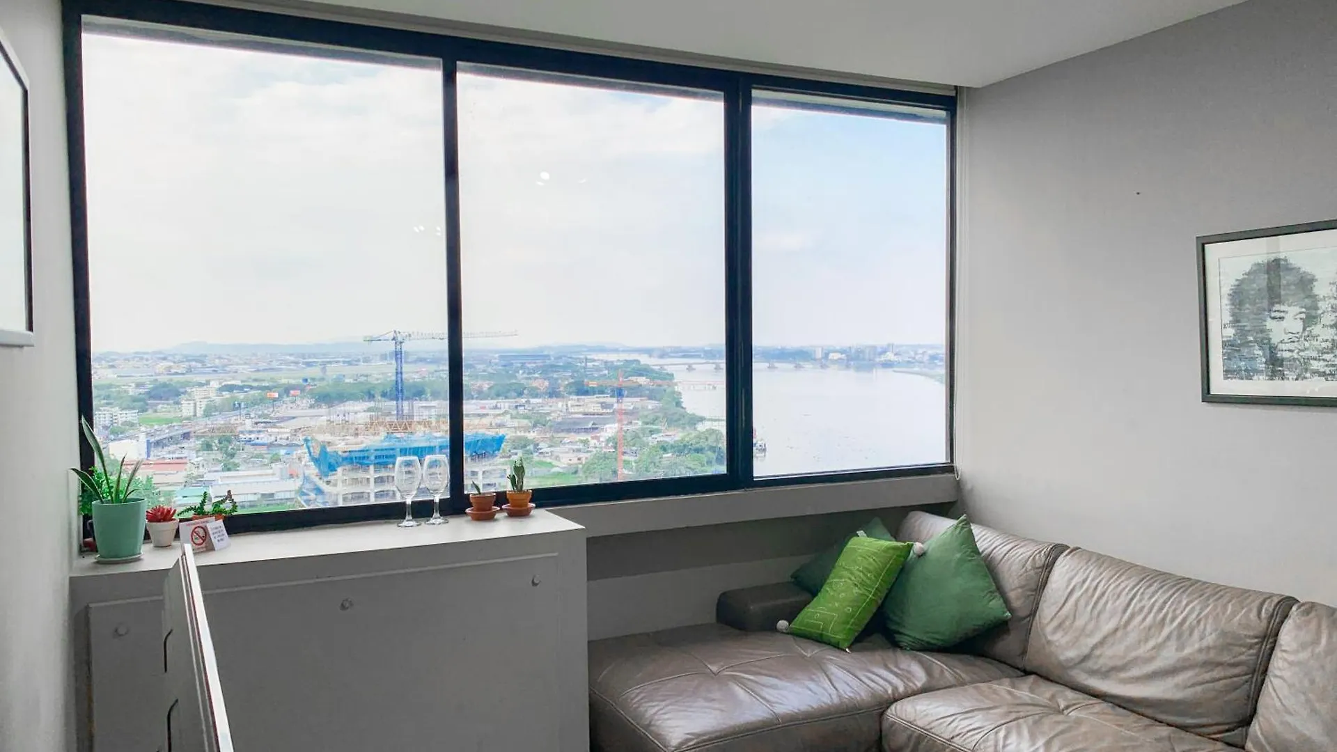Suite Vista Al Rio En El Mejor Lugar De Guayaquil Ecuador 0*,